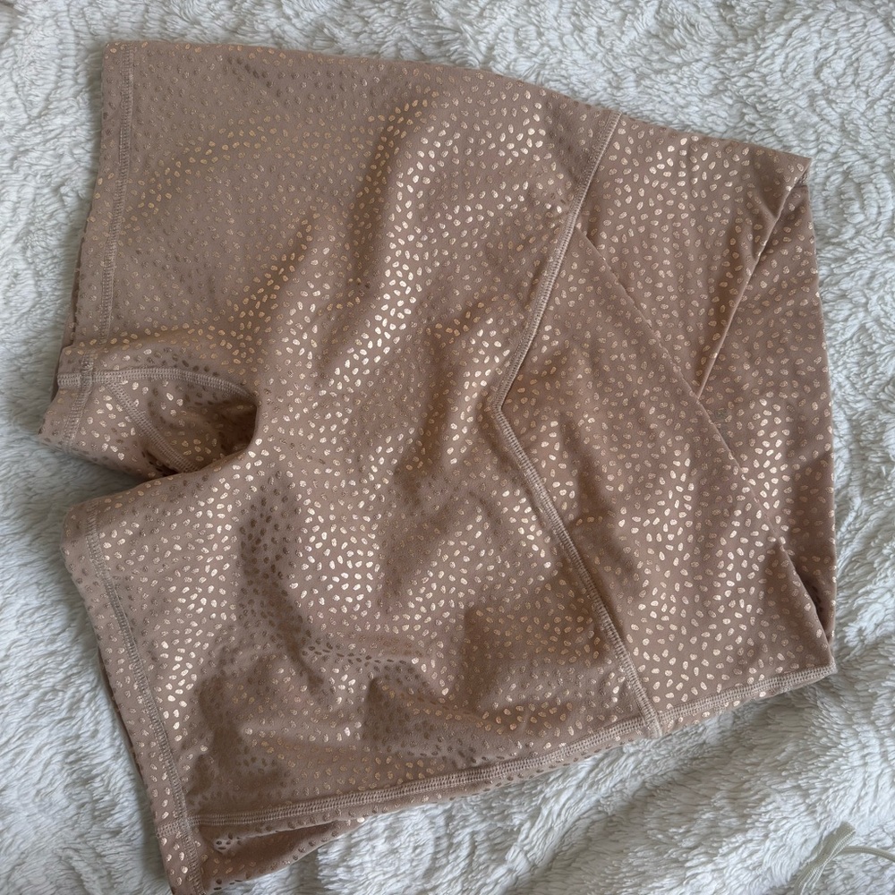NWT legacy  shorts - Beige Gold Bossy (s)